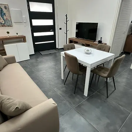 Deluxe Lungomare Apartment