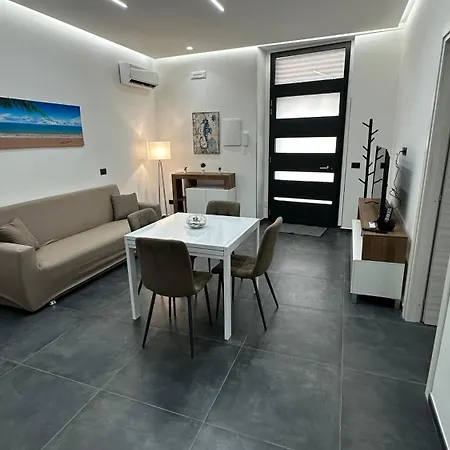 Deluxe Lungomare Apartment *