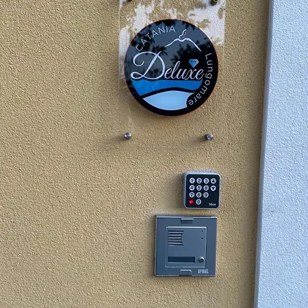 アパート Deluxe Lungomare カターニア